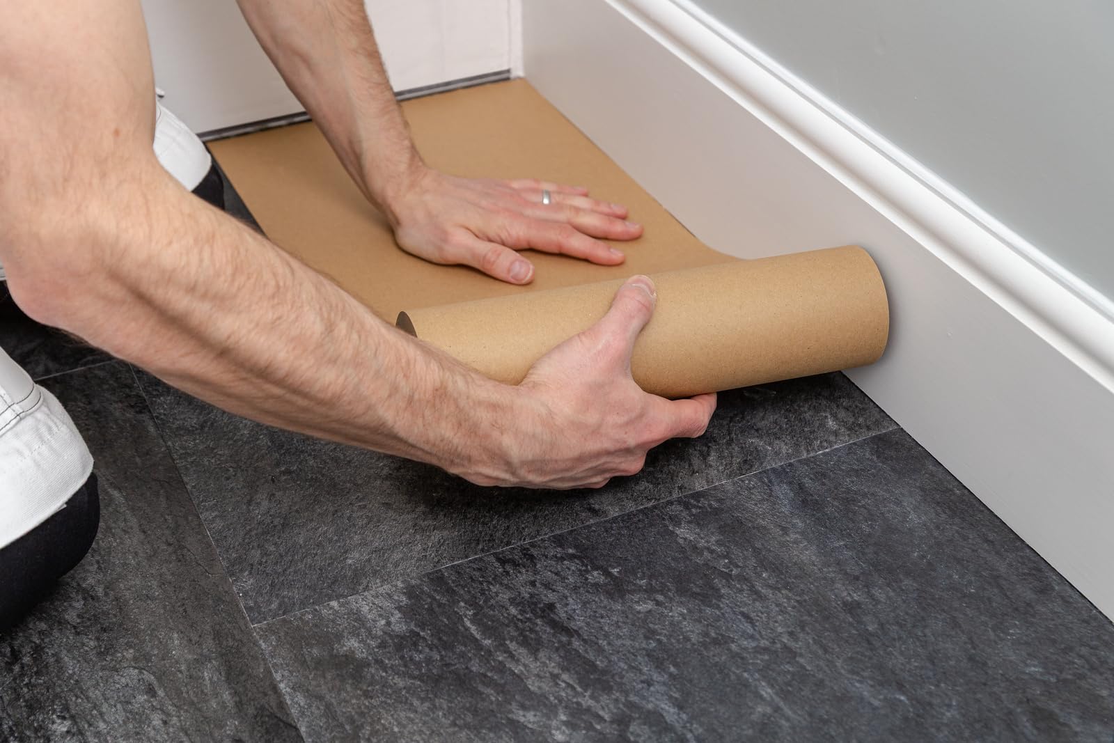 tesa-selbstklebendes-schutzpapier-easy-cover-50-m-x-30-cm image 3
