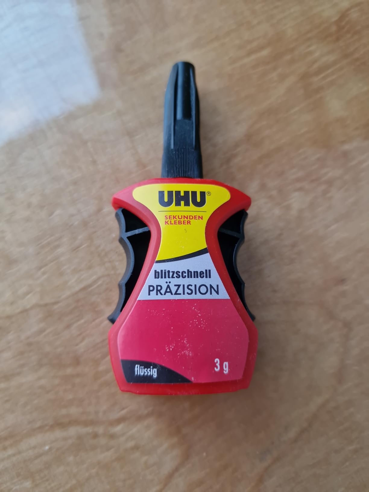 Klebt gut, braucht Übung