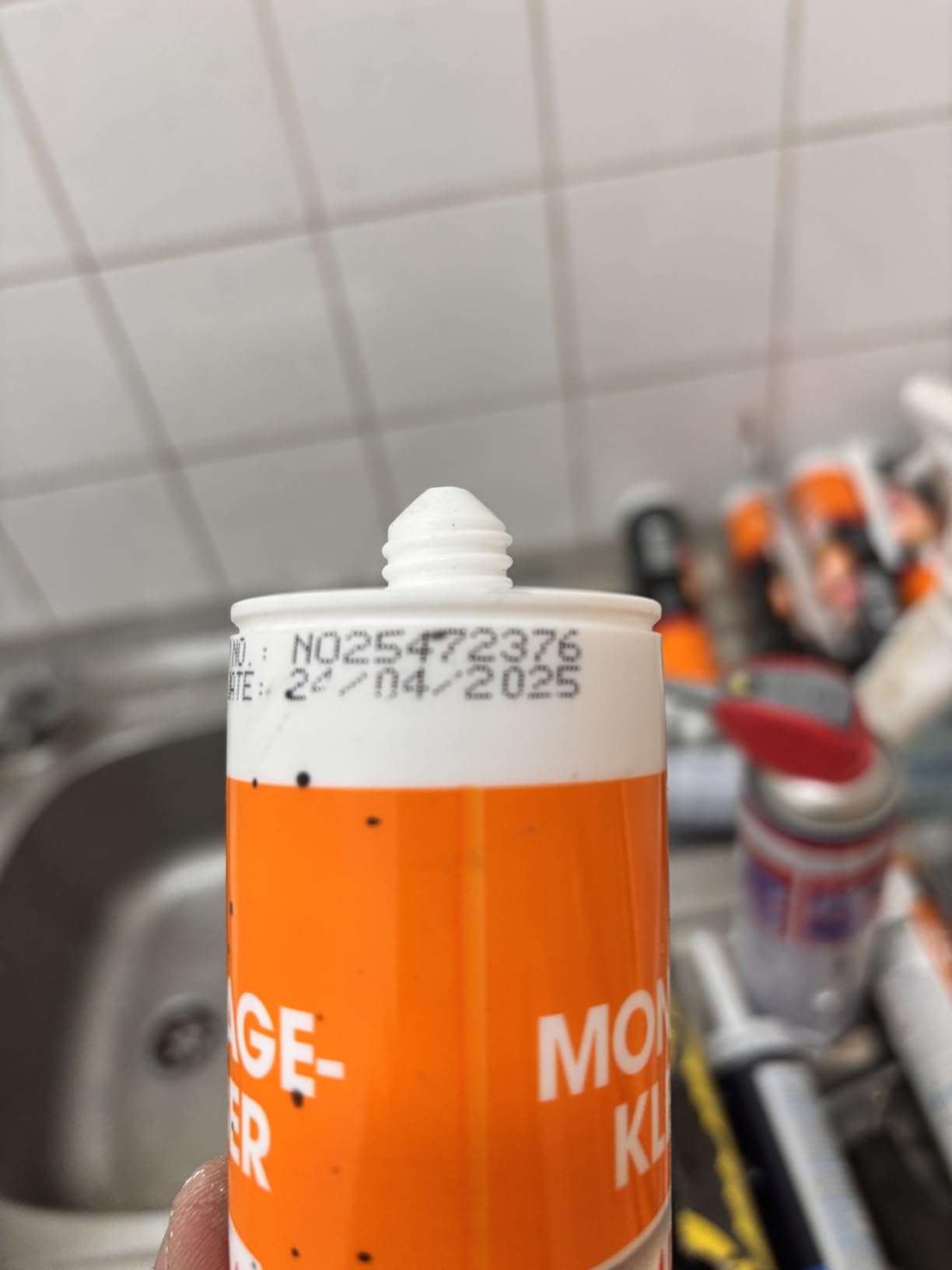 Auf Fliesen enttäuscht