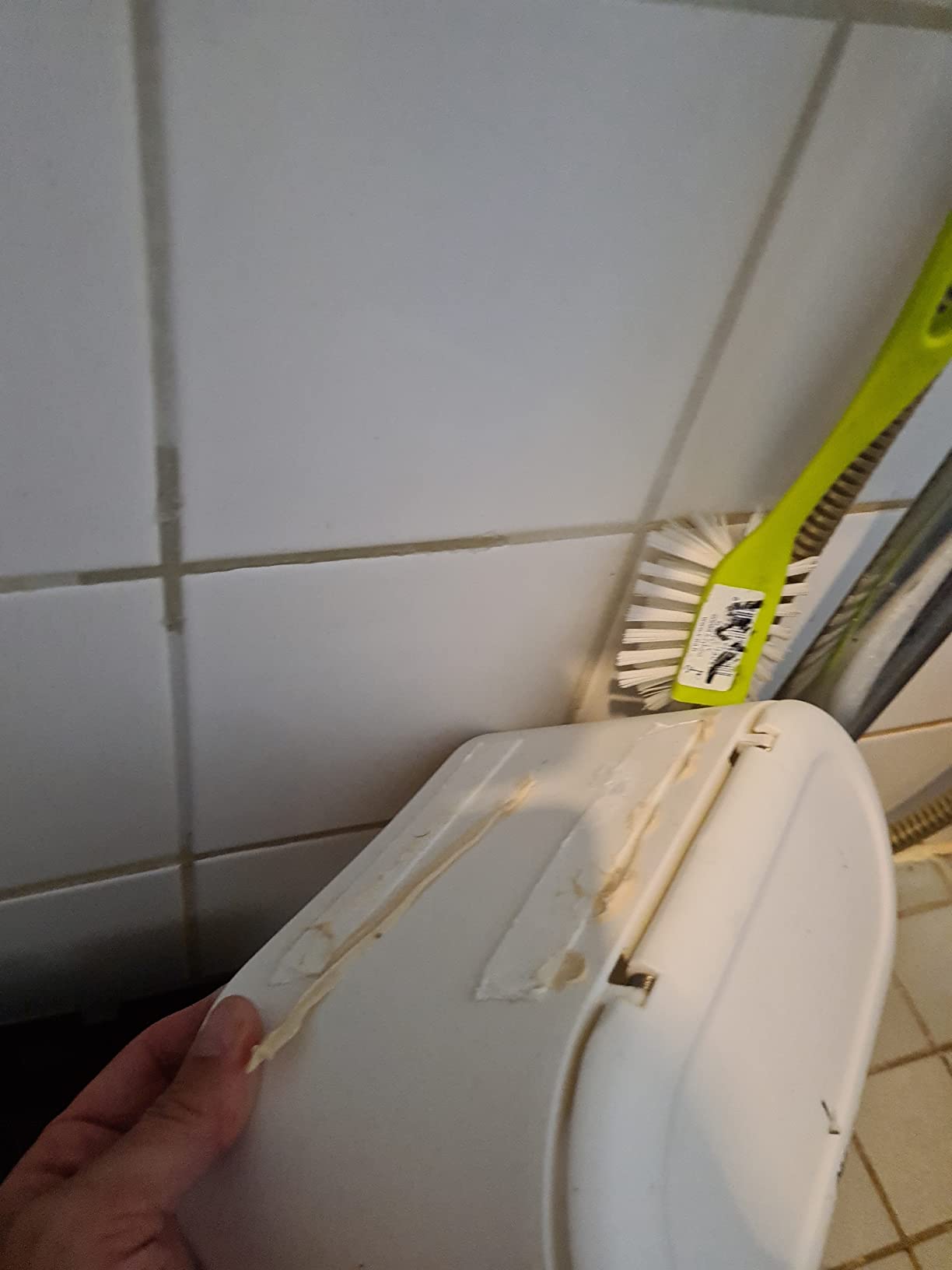 Regalbrett hält