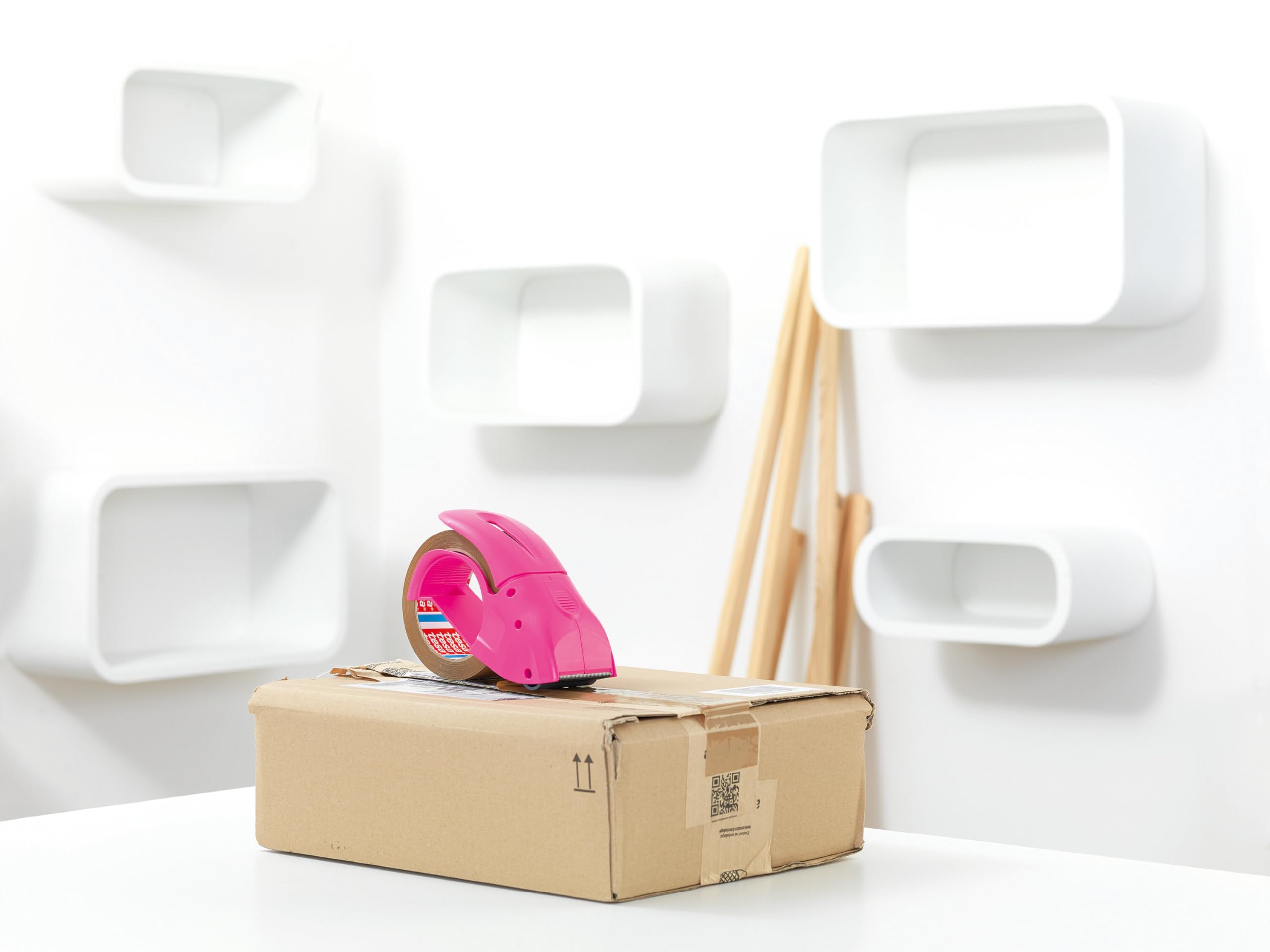 tesapack-pack-n-go-abroller-pink-inkl-paketklebeband-50-m-x-48-mm image 5